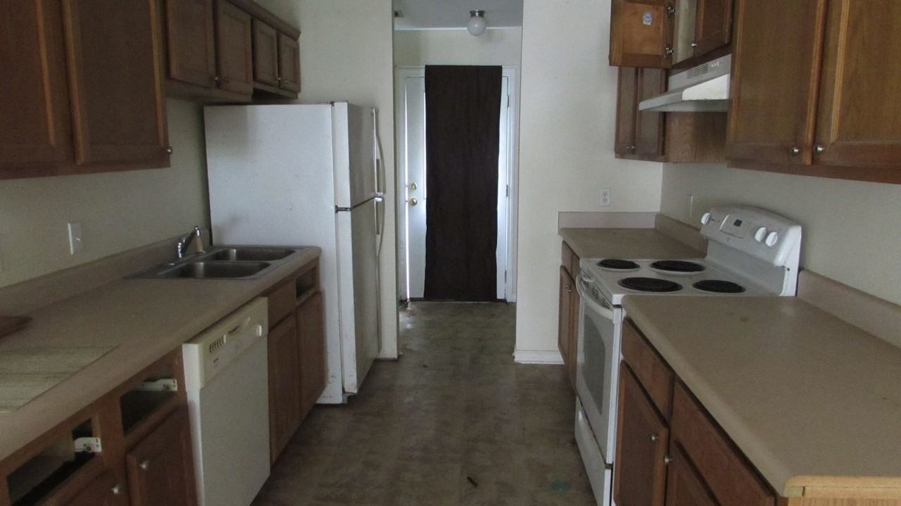 5386 Quail Creek Cir - Photo 4 of 8