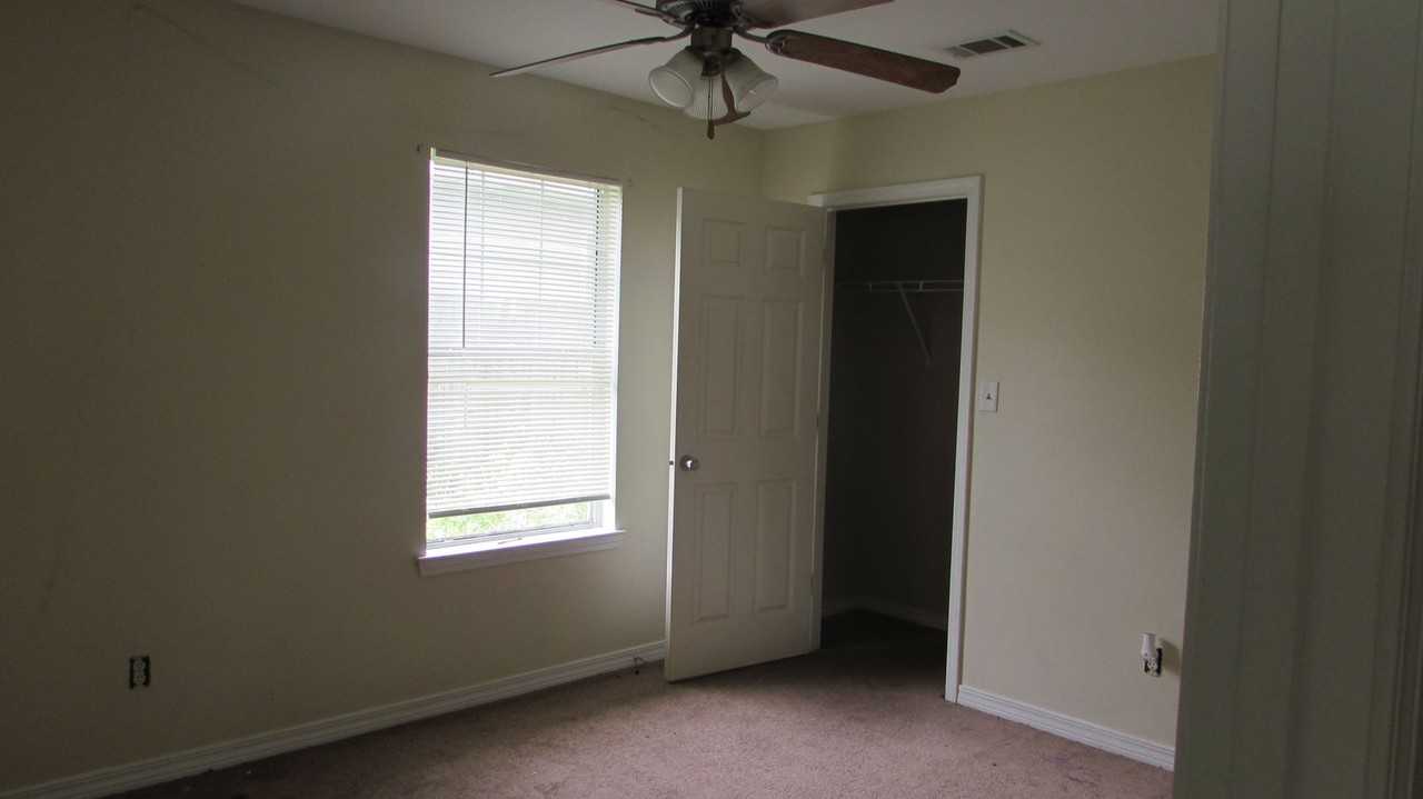 5386 Quail Creek Cir - Photo 5 of 8