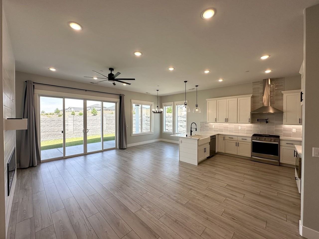 2285 Estate Ave - Photo 5 of 39