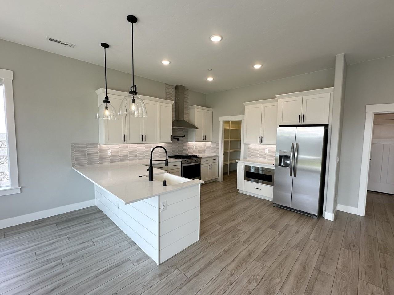 2285 Estate Ave - Photo 7 of 39