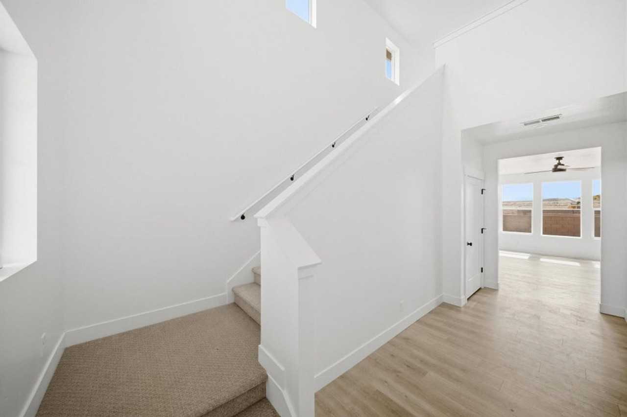 946 E Malibu Dr - Photo 4 of 31