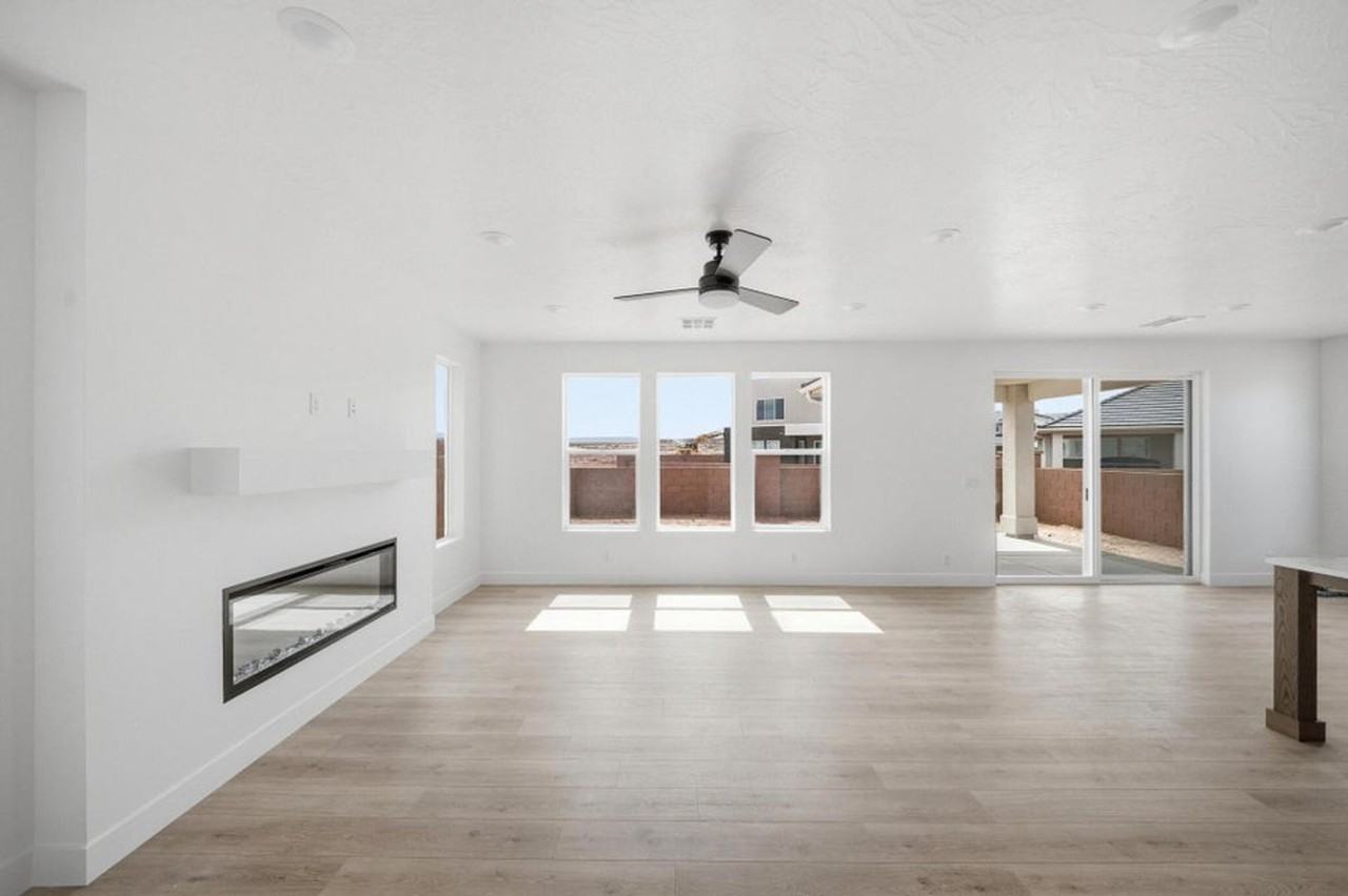 946 E Malibu Dr - Photo 5 of 31