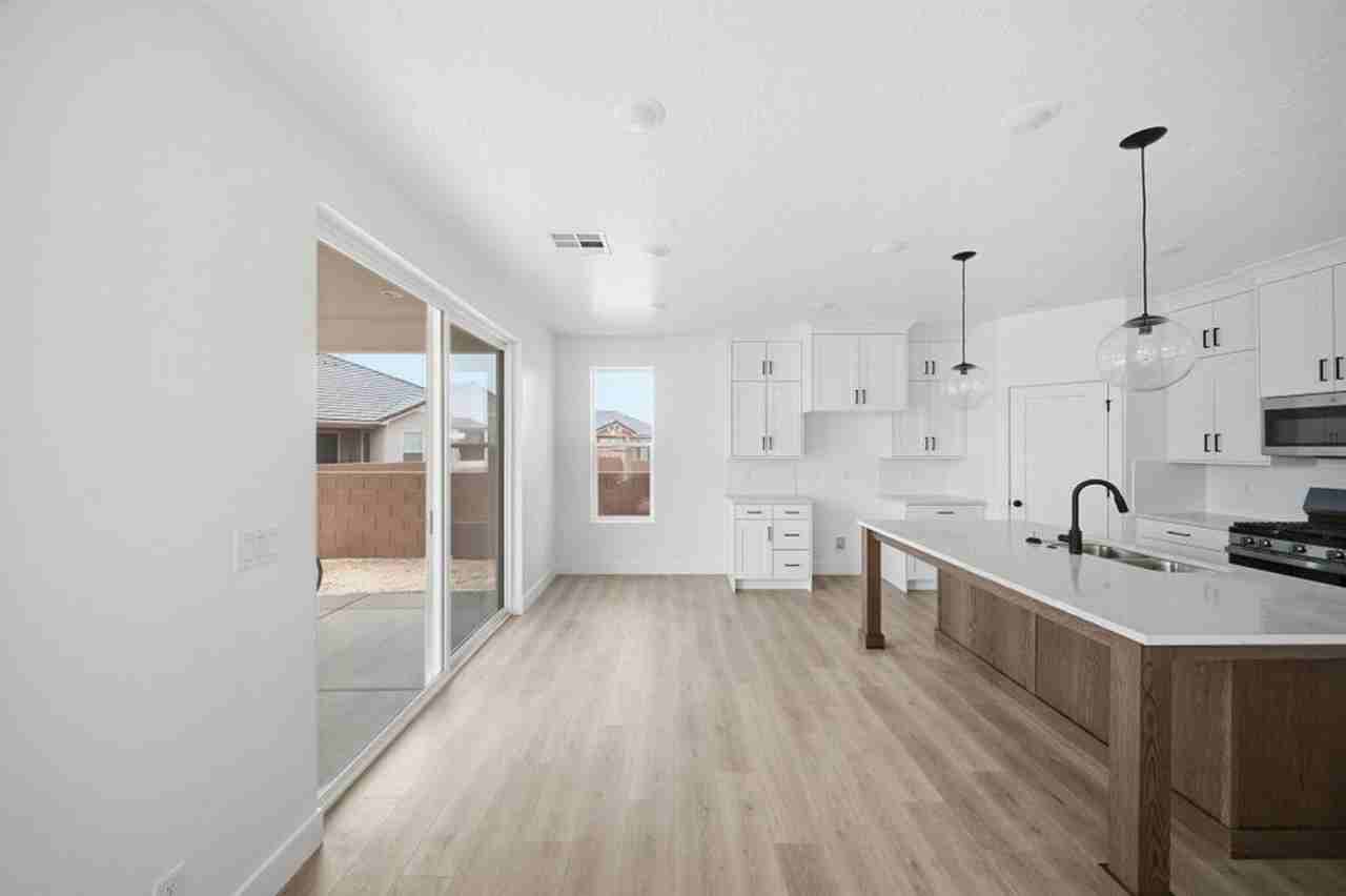 946 E Malibu Dr - Photo 7 of 31