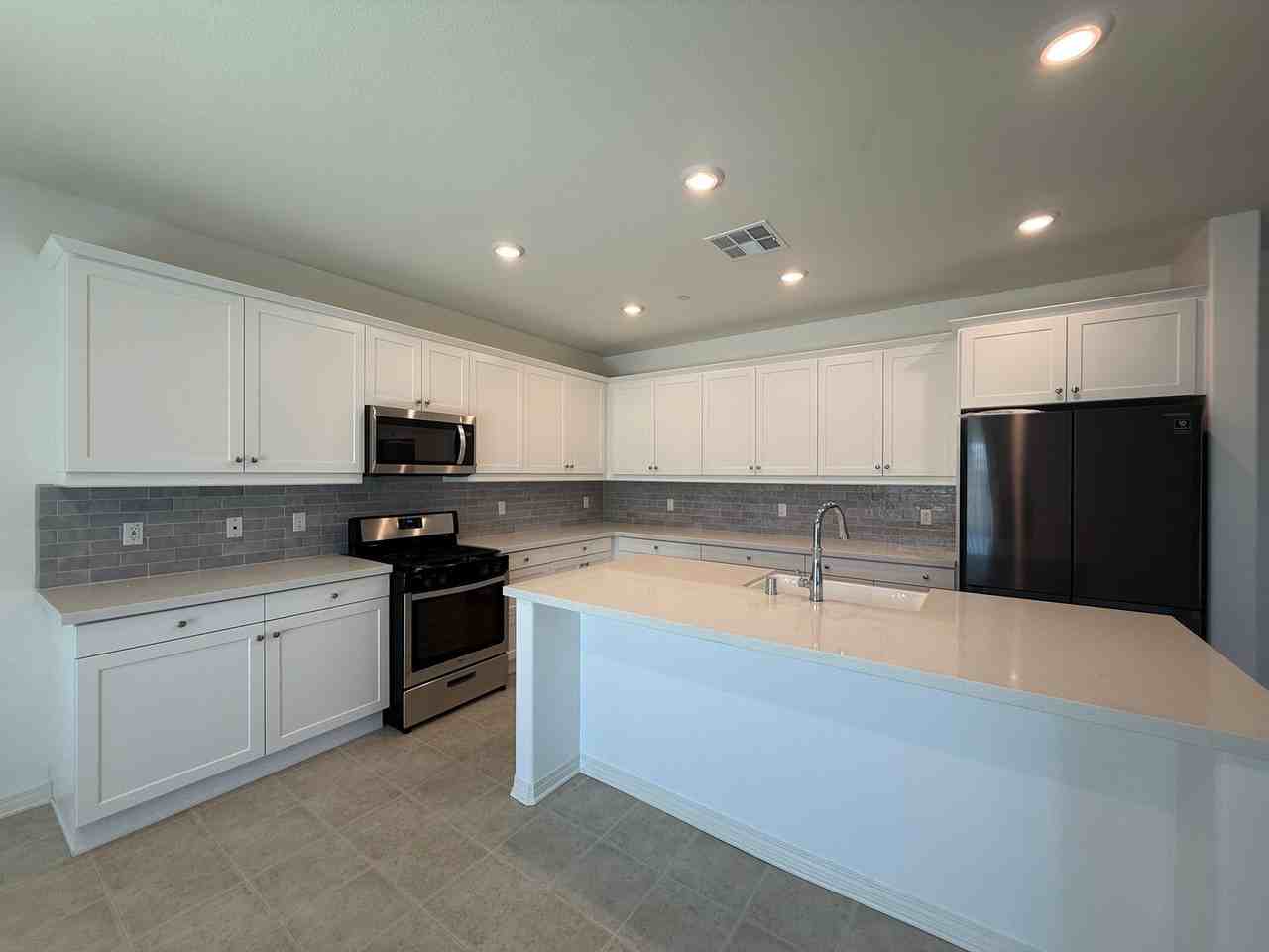 3918 Westbrook Ave - Photo 3 of 24