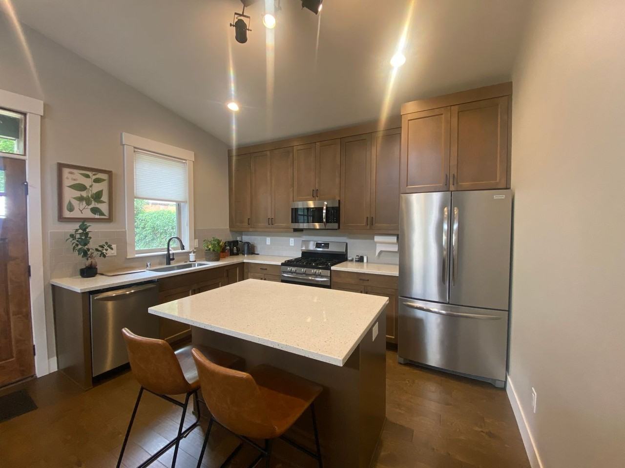 319 W Jefferson St - Photo 2 of 12