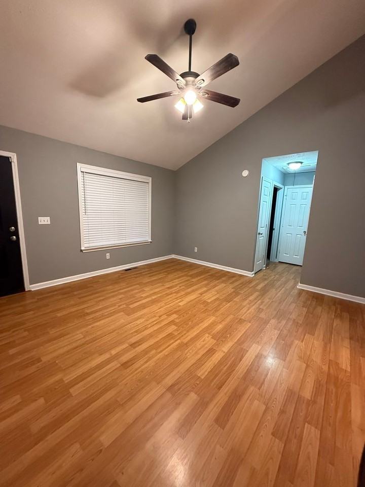 327 Center St - Photo 4 of 22