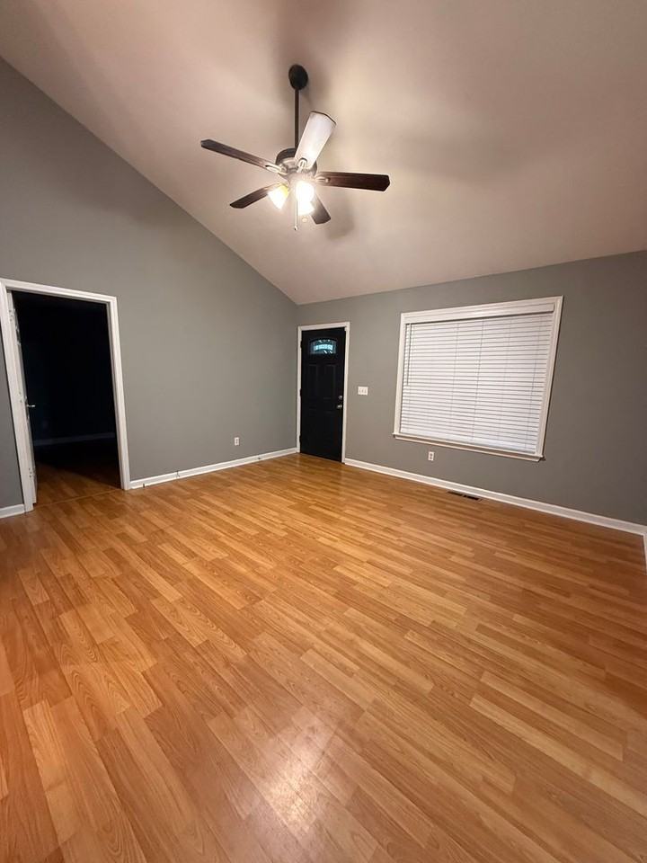 327 Center St - Photo 5 of 22
