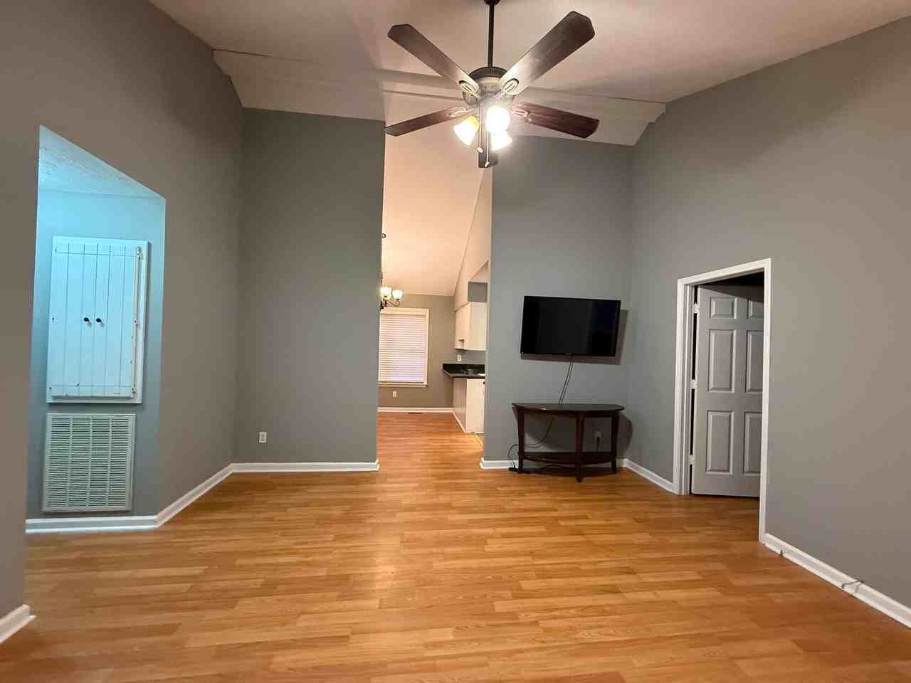 327 Center St - Photo 7 of 22