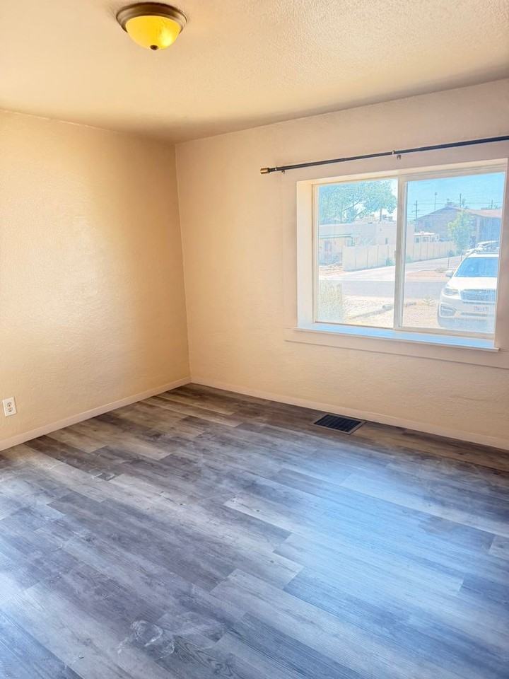 1302 Bunting Ave - Photo 2 of 15