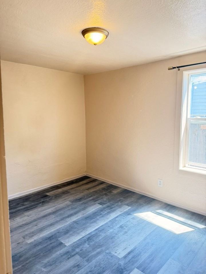 1302 Bunting Ave - Photo 4 of 15