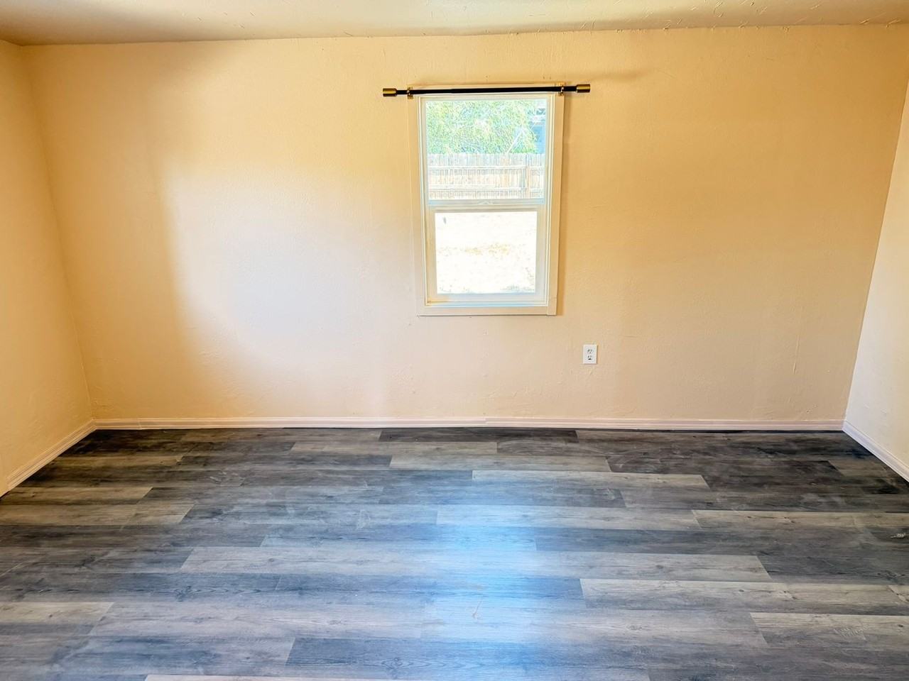 1302 Bunting Ave - Photo 6 of 15