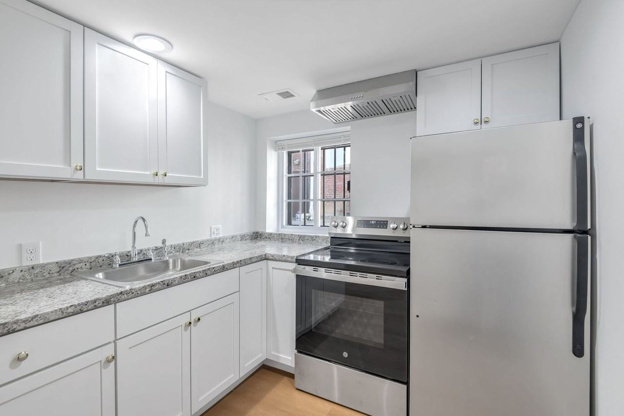 648 Keefer Pl Nw #LL - Photo 2 of 18
