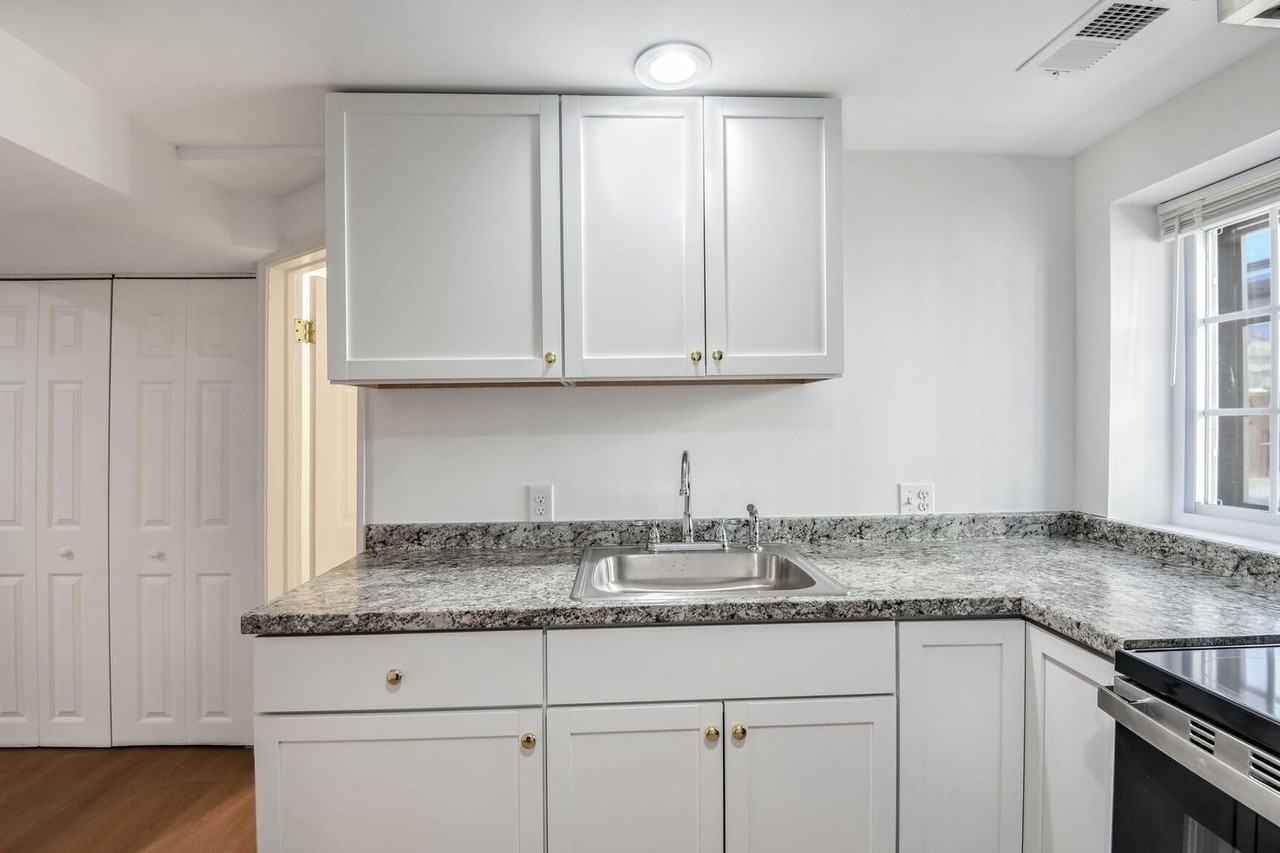 648 Keefer Pl Nw #LL - Photo 3 of 18