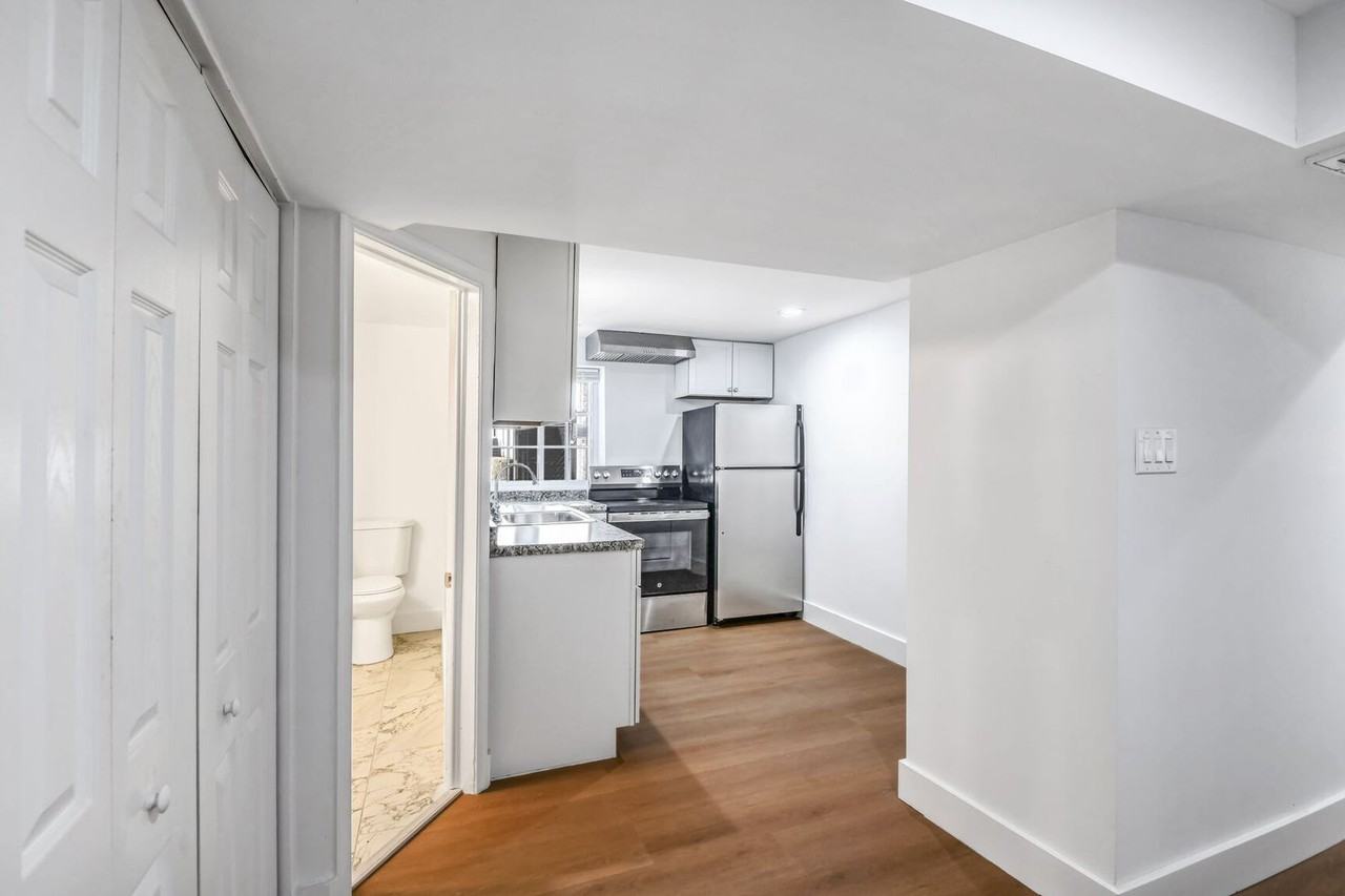 648 Keefer Pl Nw #LL - Photo 4 of 18