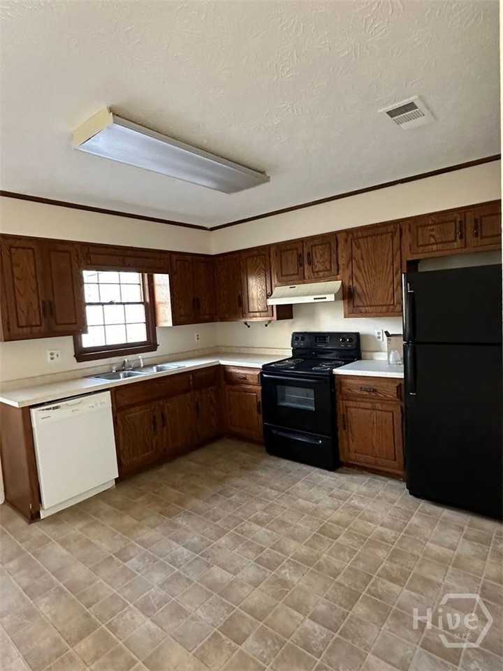 1192 Mars Hill Rd - Photo 3 of 16