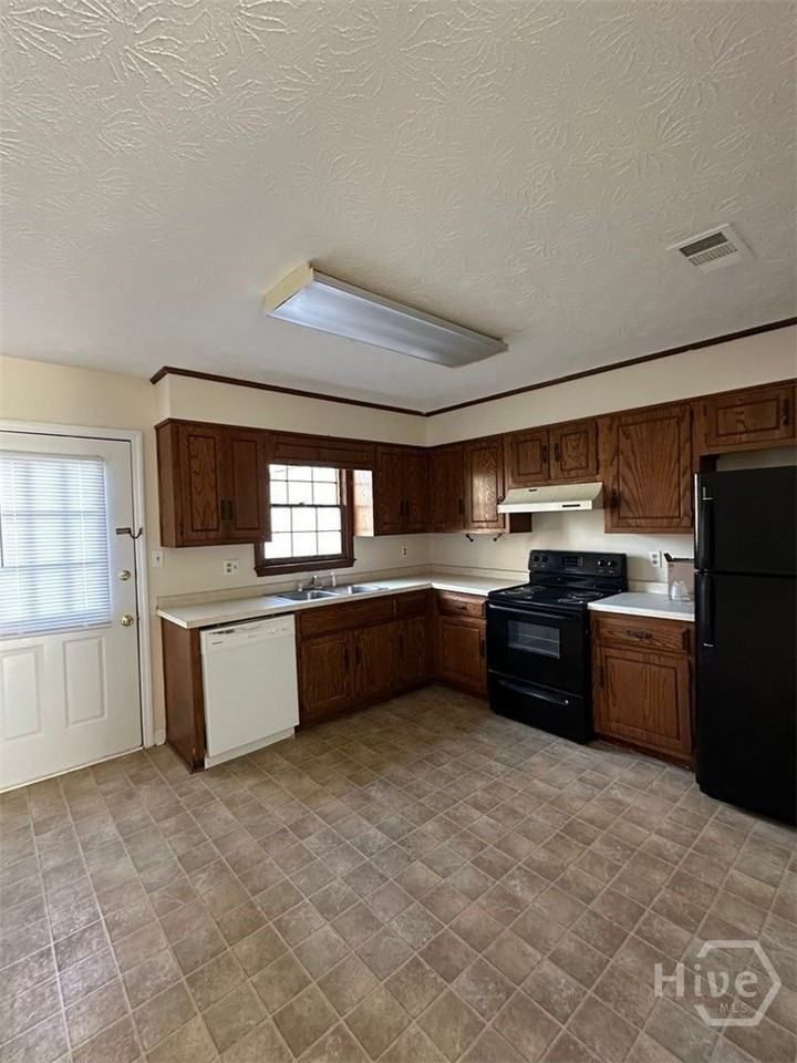 1192 Mars Hill Rd - Photo 4 of 16