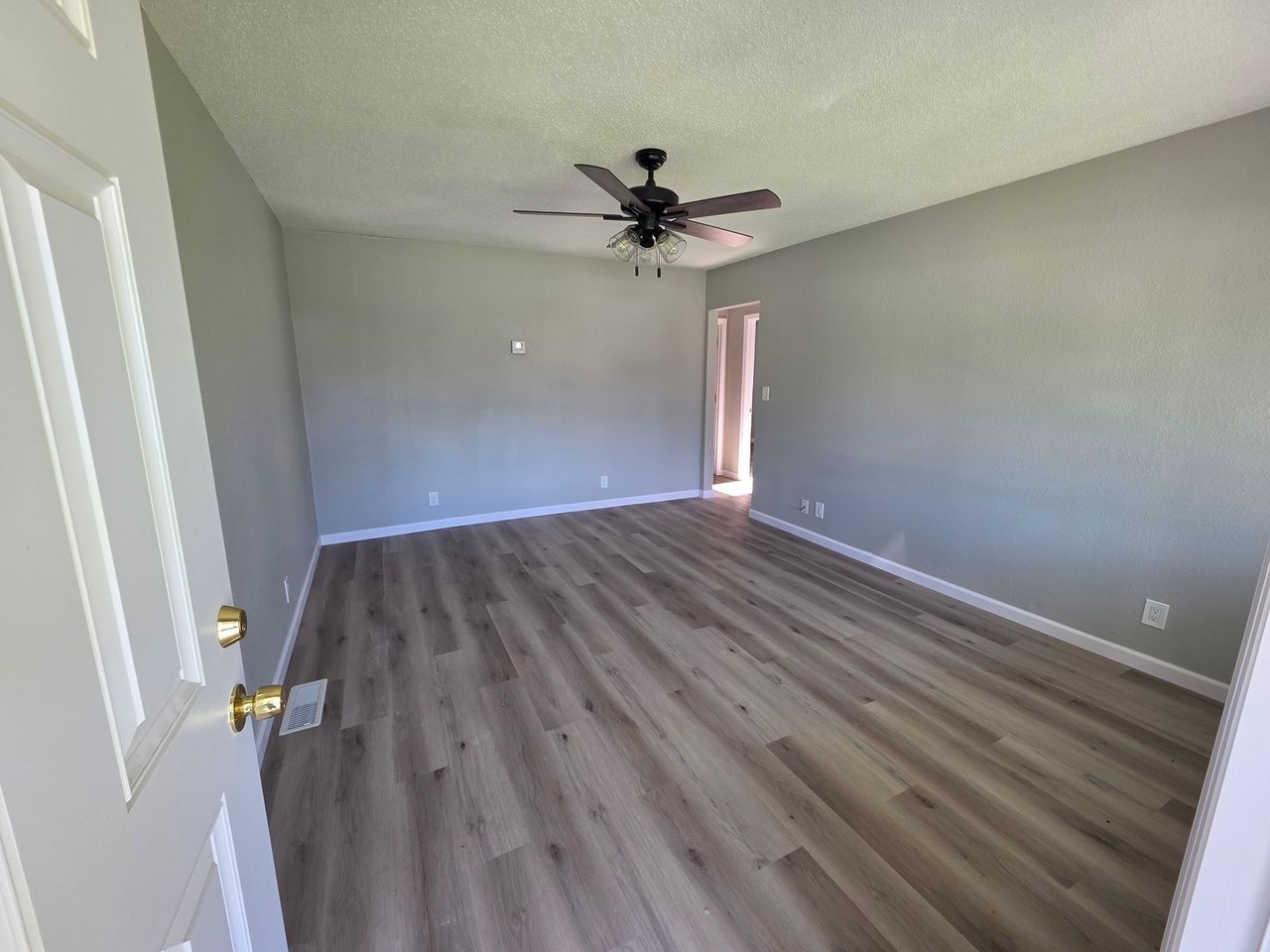 274 Victory Dr - Photo 2 of 10