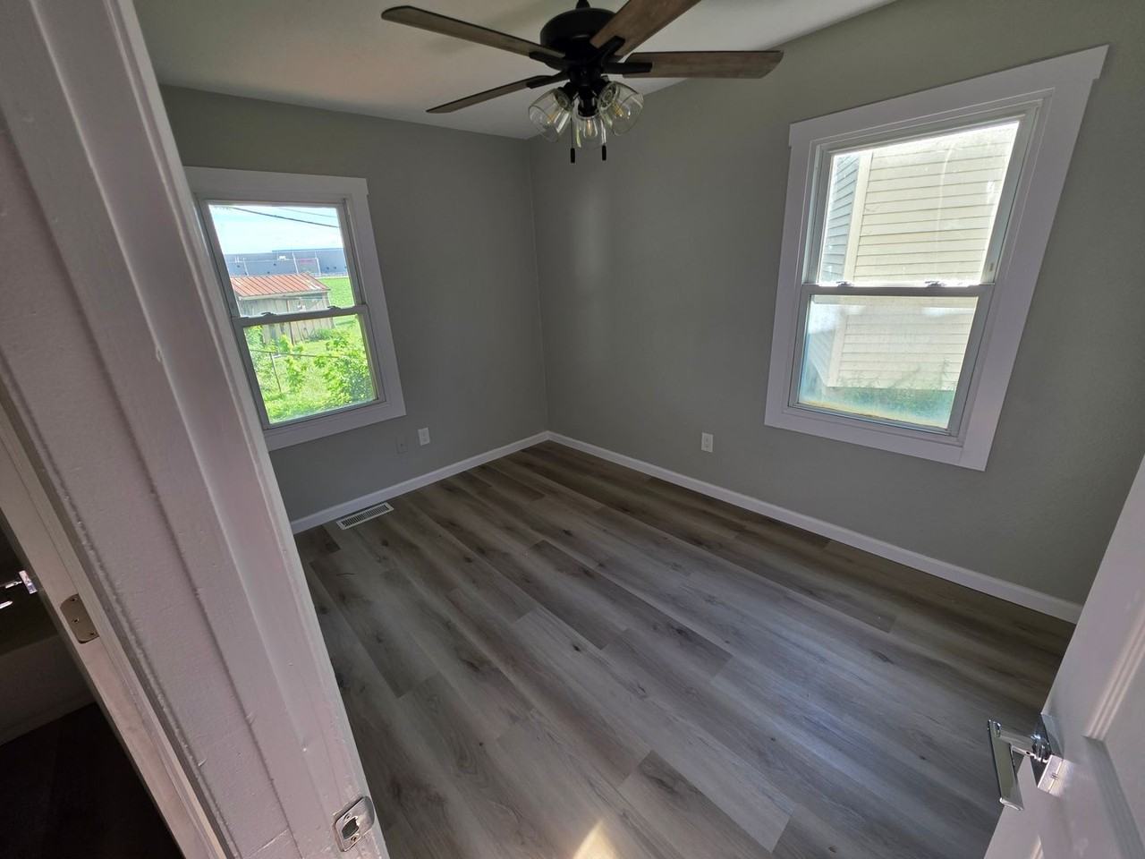 274 Victory Dr - Photo 4 of 10