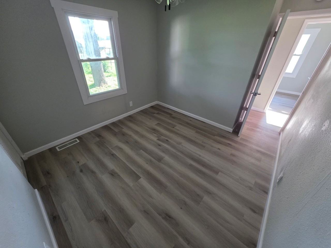 274 Victory Dr - Photo 5 of 10