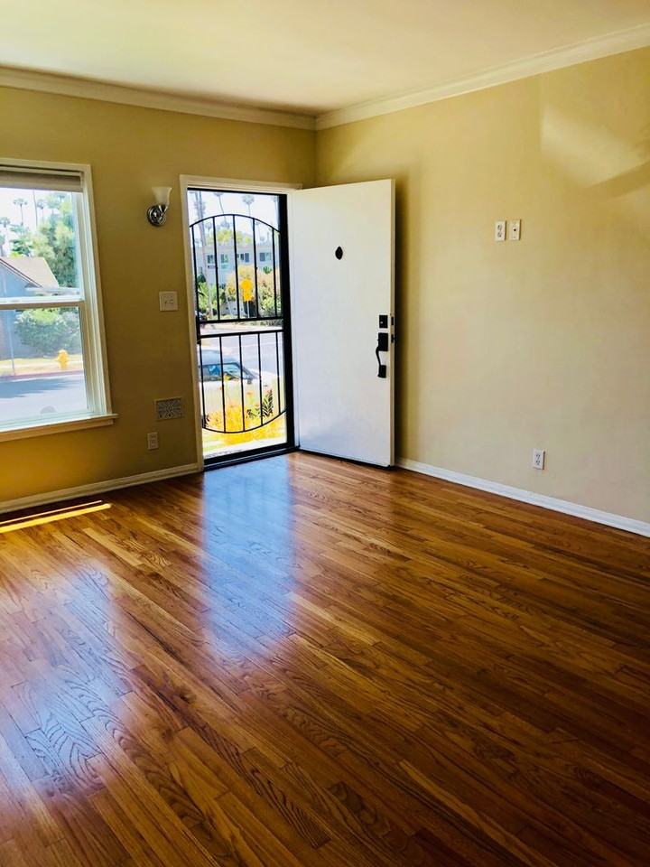 2418 Grandview Ave - Photo 5 of 18