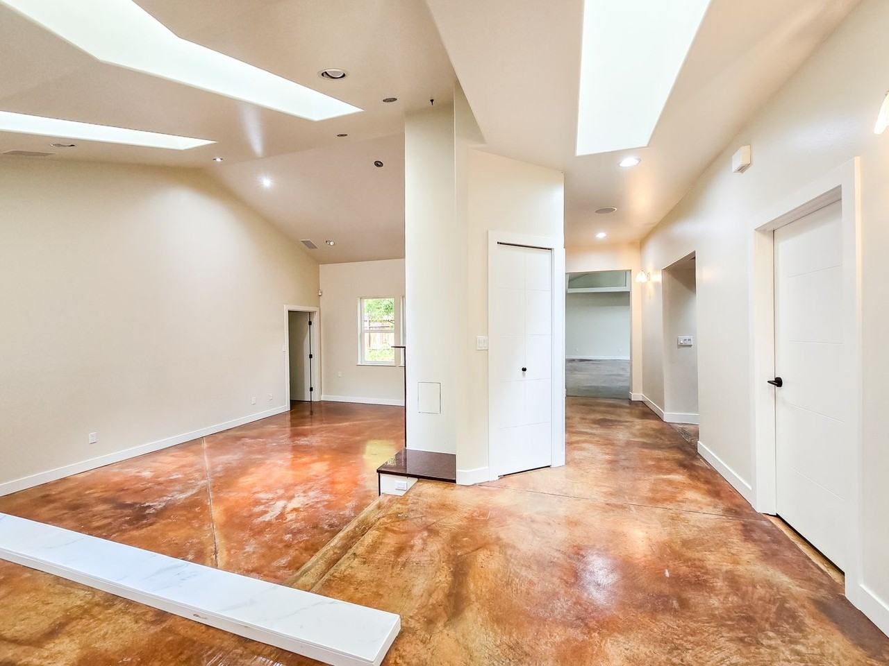 10717 State Ave - Photo 3 of 35