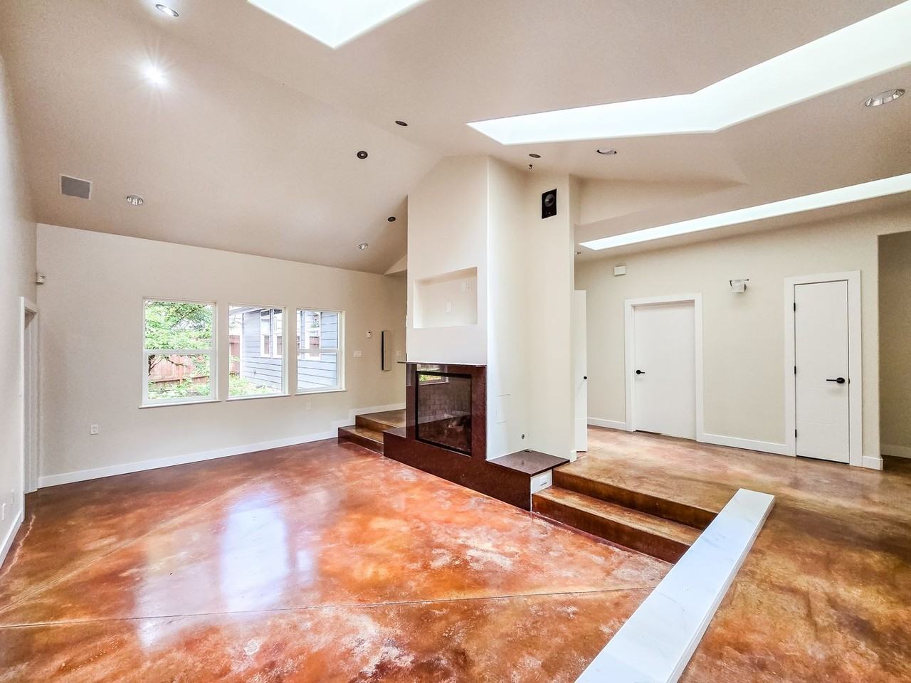 10717 State Ave - Photo 4 of 35