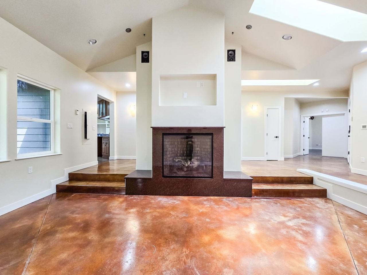10717 State Ave - Photo 5 of 35