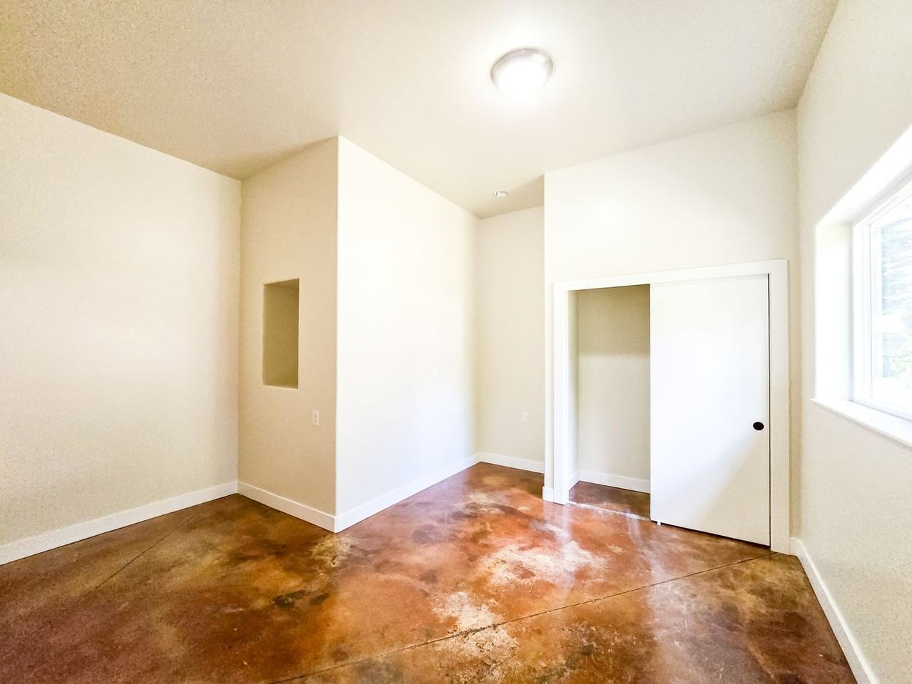10717 State Ave - Photo 6 of 35