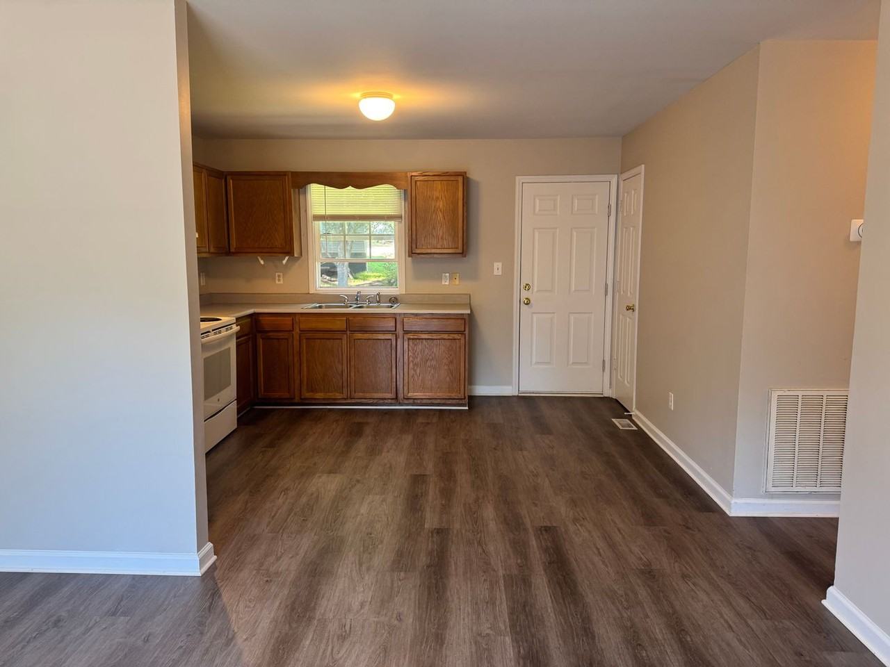 310 Hill St #D - Photo 5 of 17