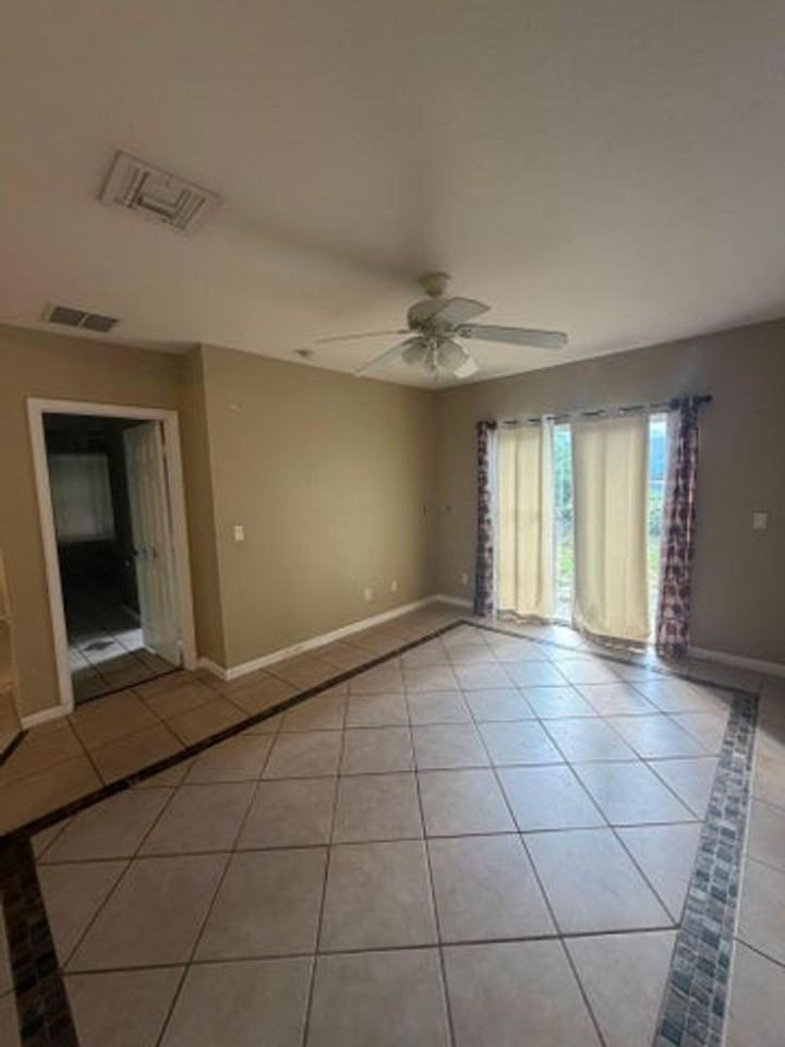2109 Dock St - Photo 3 of 10