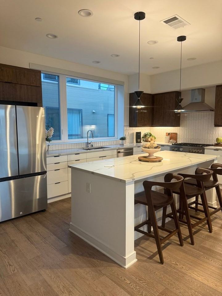 1056 N Joels Pl - Photo 6 of 32