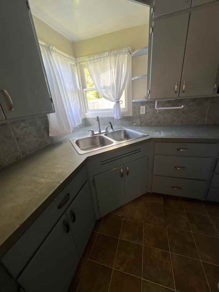 2421 Central Avenue - Photo 4 of 23