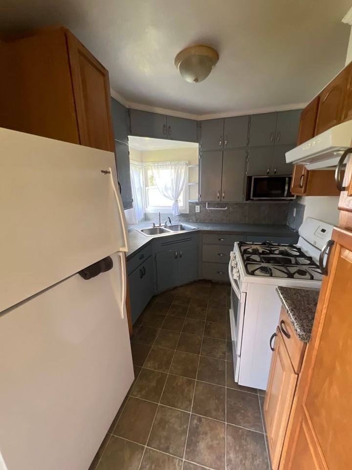 2421 Central Avenue - Photo 5 of 23