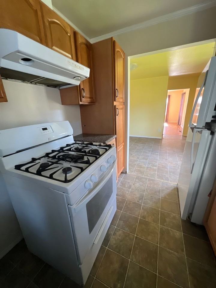 2421 Central Avenue - Photo 6 of 23