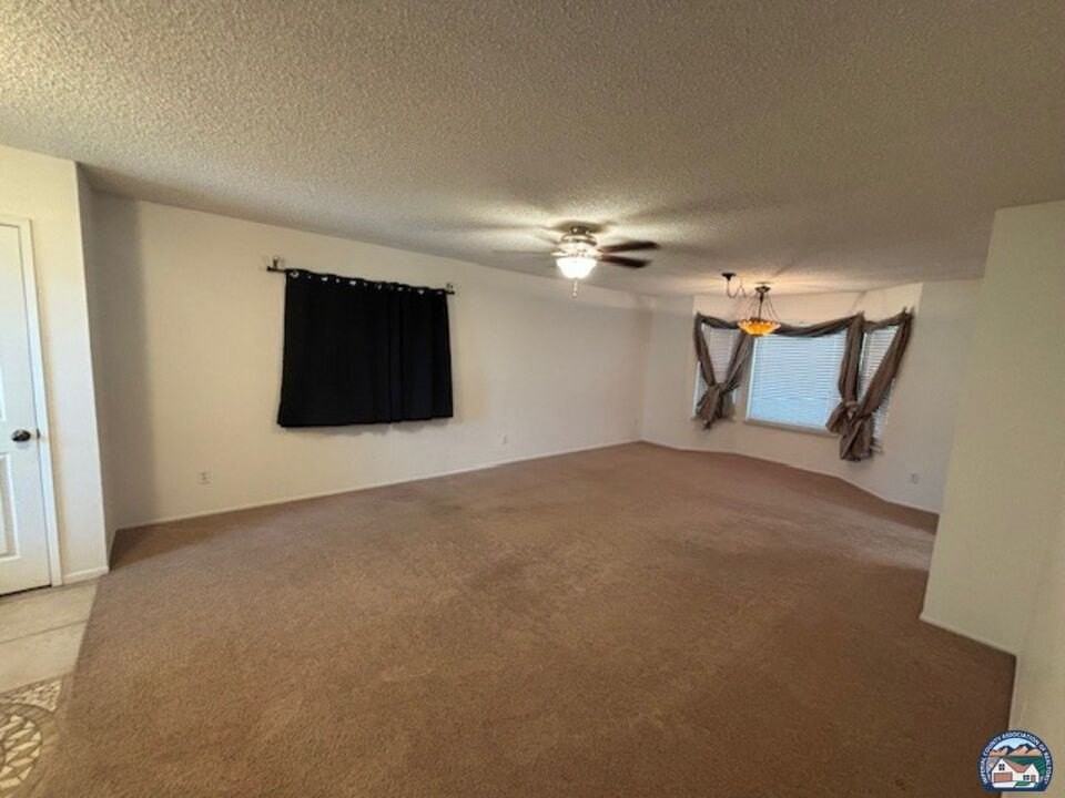 2150 W Hamilton Ave - Photo 2 of 20