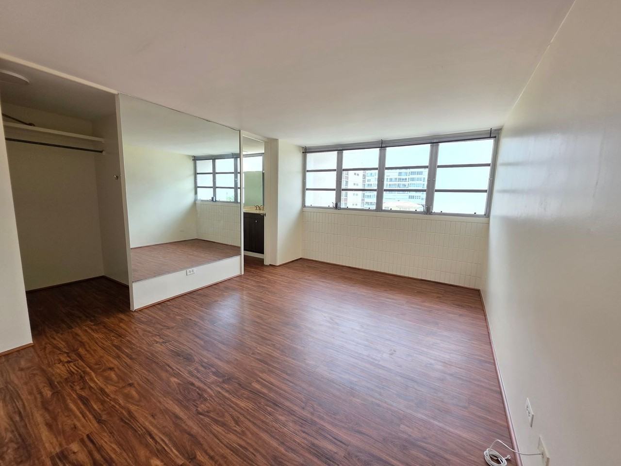 1425 Ward Ave #6E - Photo 5 of 10