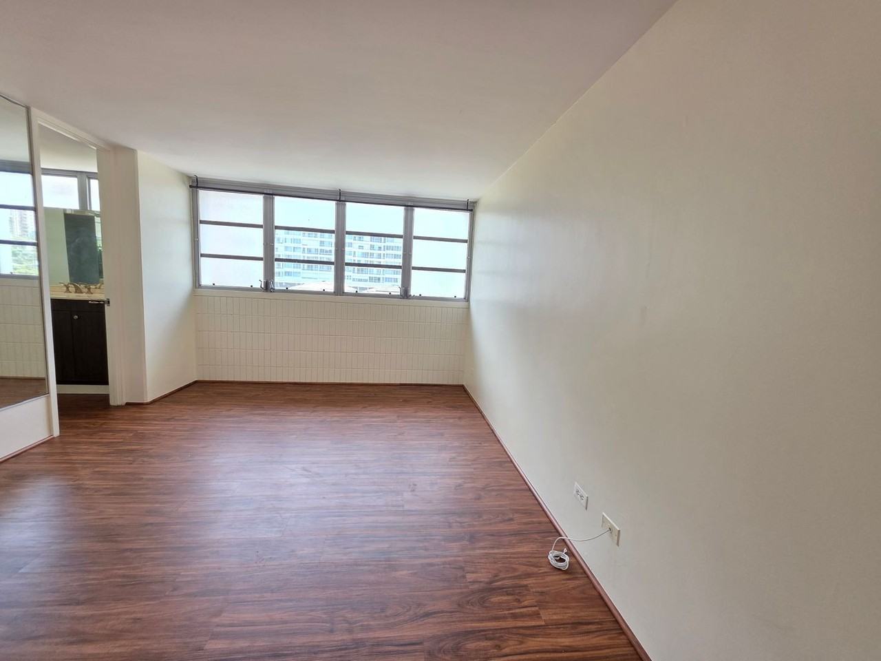 1425 Ward Ave #6E - Photo 6 of 10
