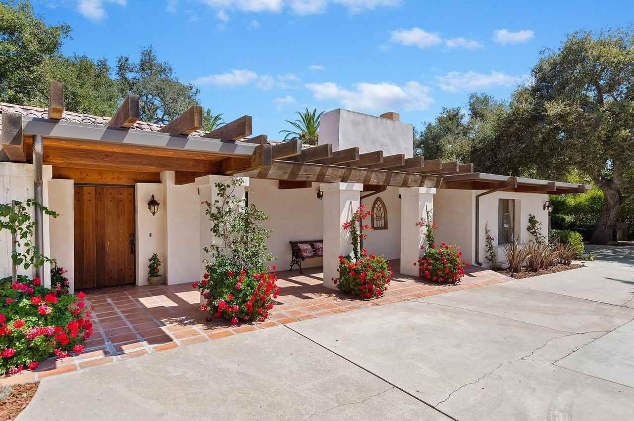 525 Las Palmas Dr - Photo 3 of 48