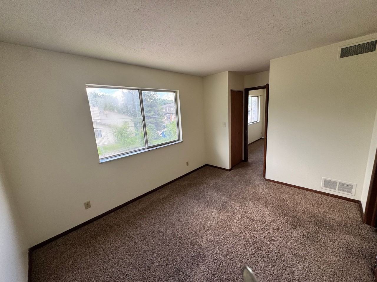 5509 34th Ave - Photo 3 of 14