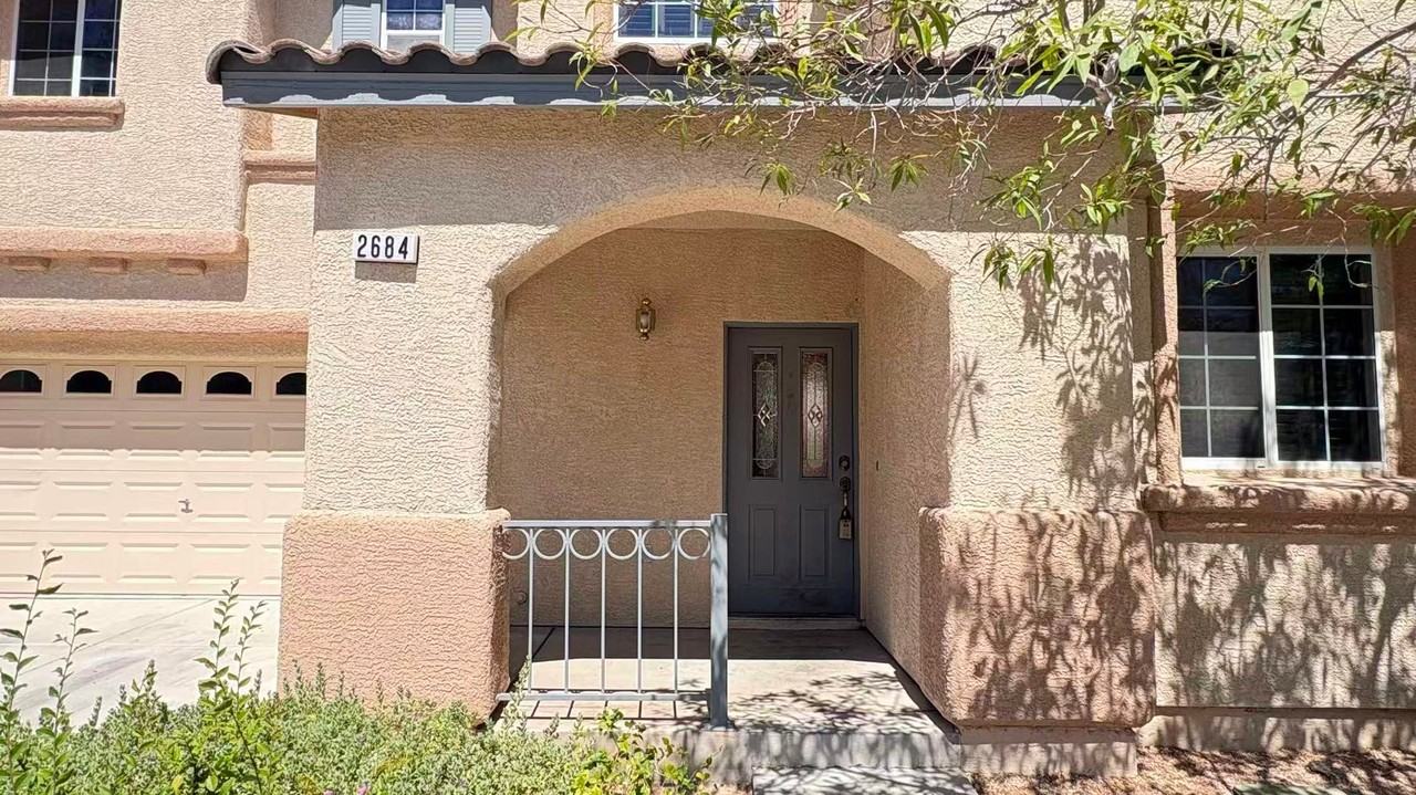 2684 Heathrow St - Photo 3 of 21