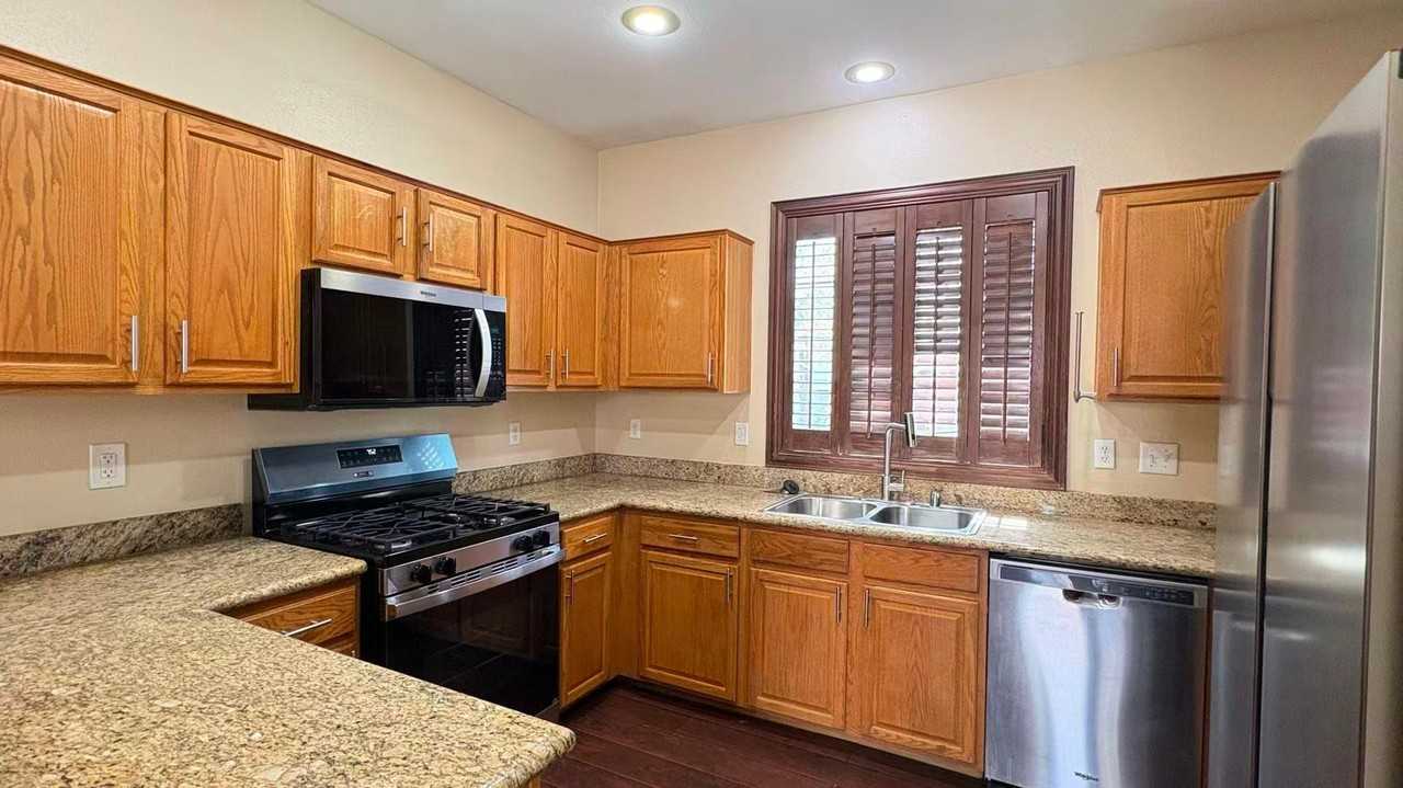 2684 Heathrow St - Photo 6 of 21