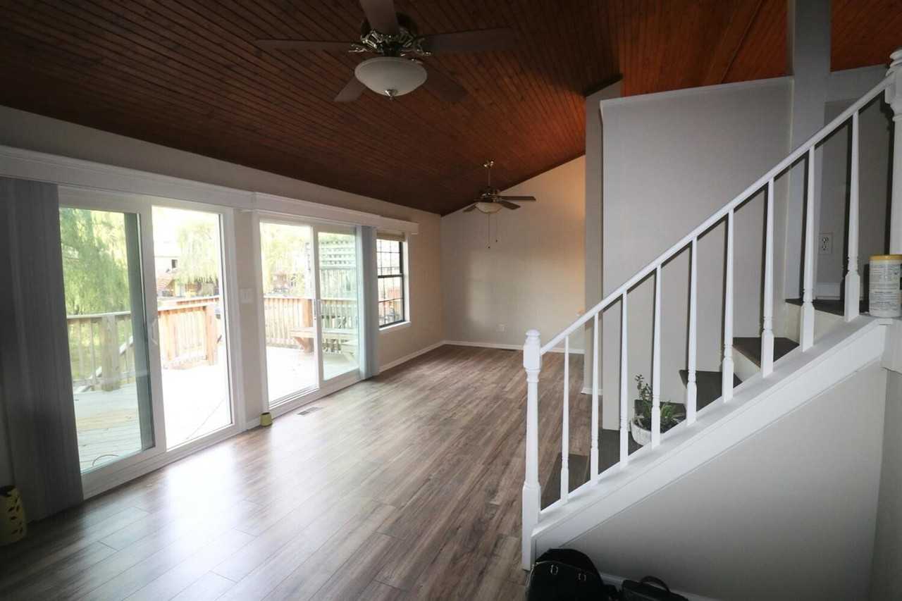 1005 Lakefront Dr - Photo 5 of 45