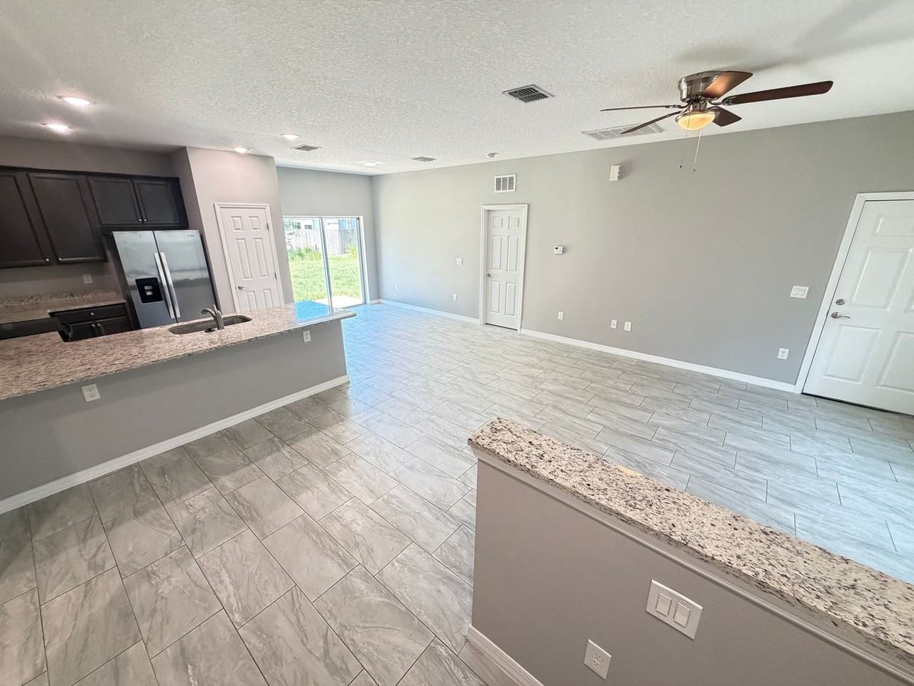 130 Dailey St Se - Photo 4 of 31
