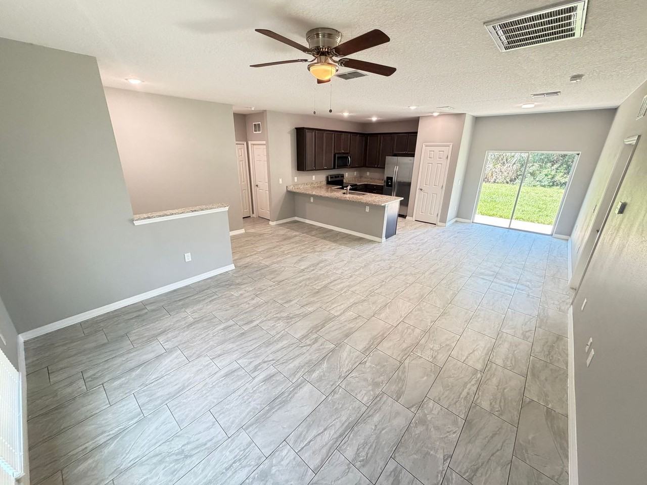 130 Dailey St Se - Photo 5 of 31