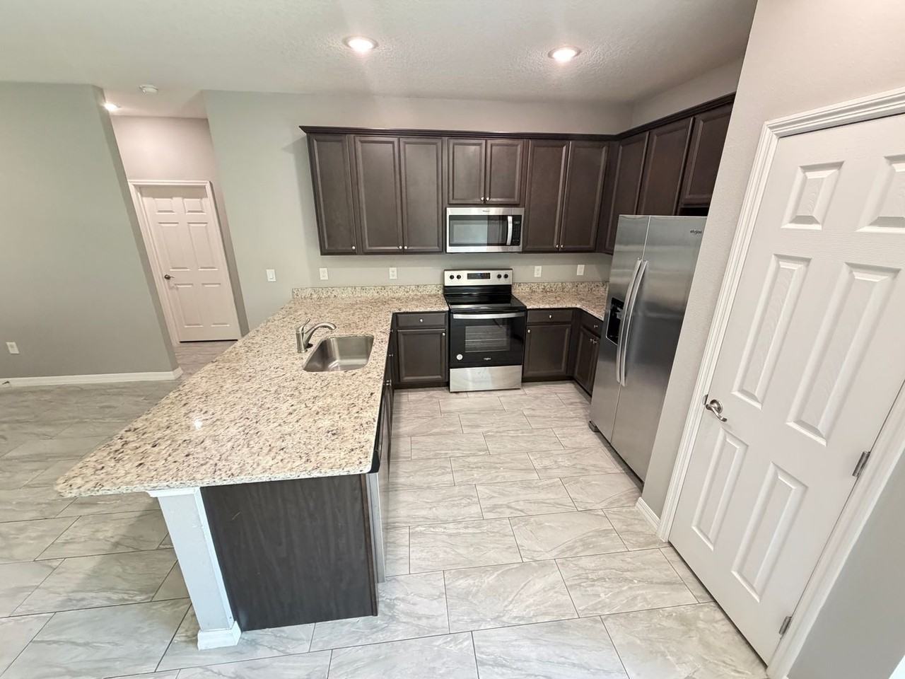 130 Dailey St Se - Photo 7 of 31