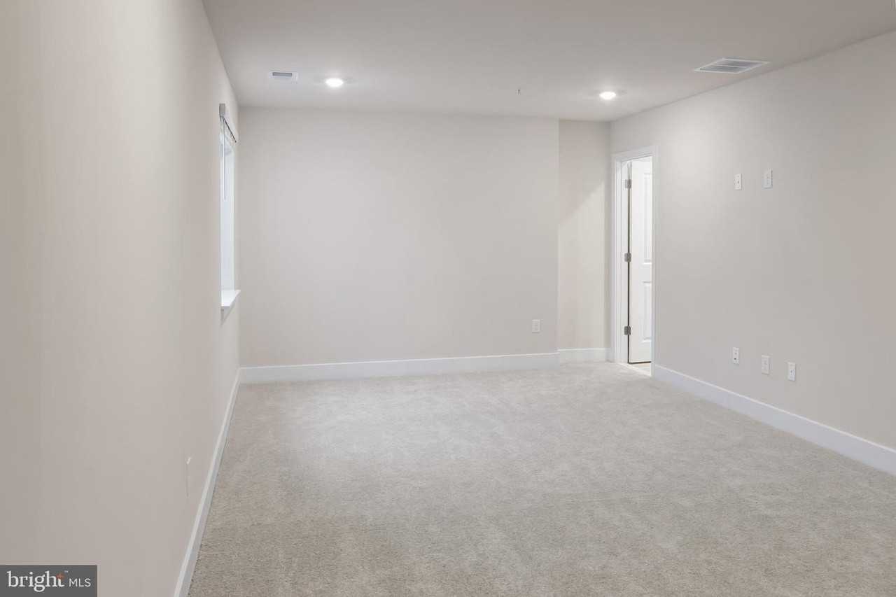 1745 Watercrossing Rd - Photo 5 of 35