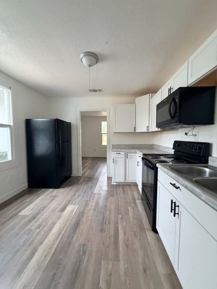 300 S 12th St #1 - Photo 5 of 6