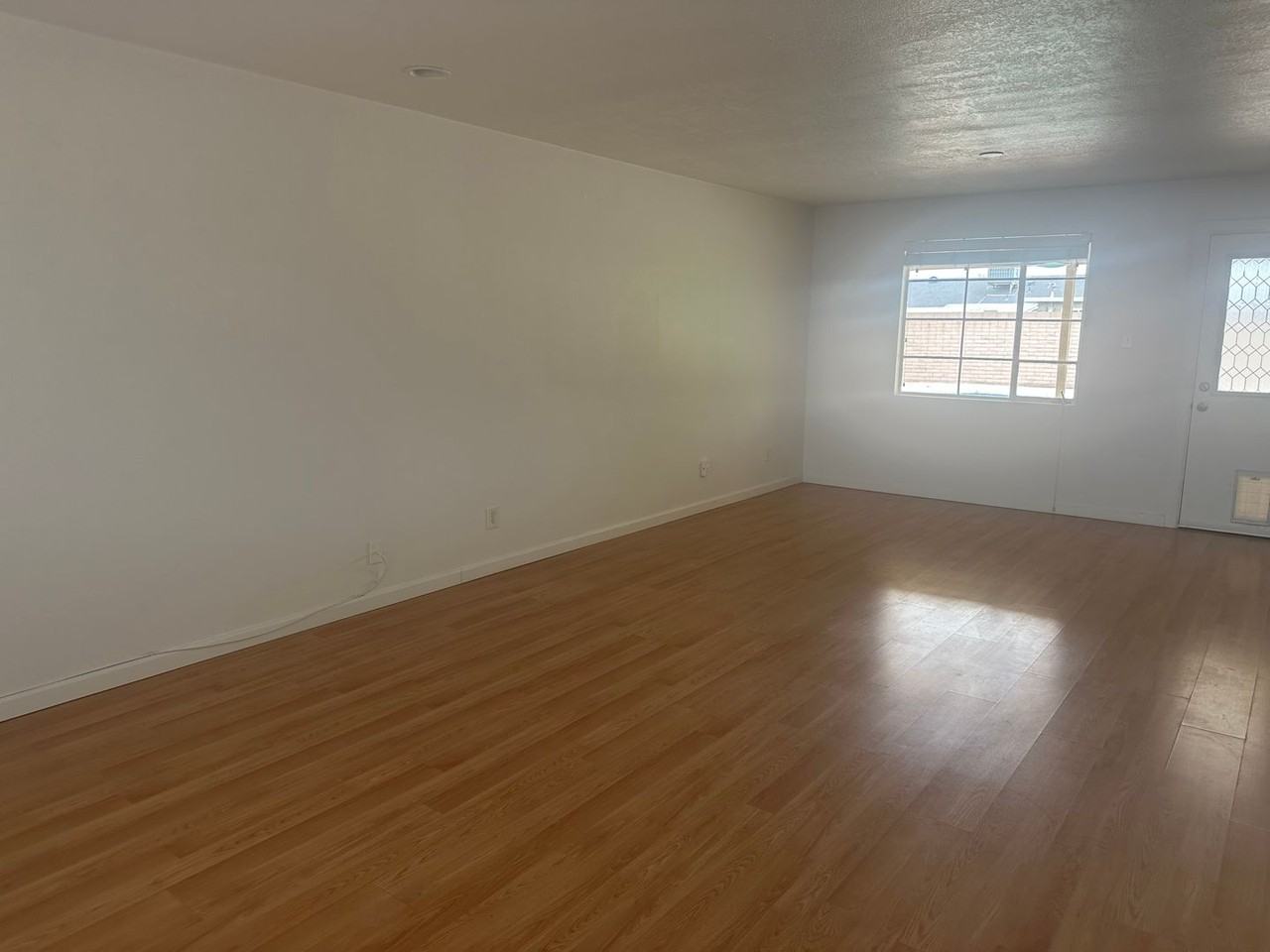 6725 E Sheridan St - Photo 3 of 30