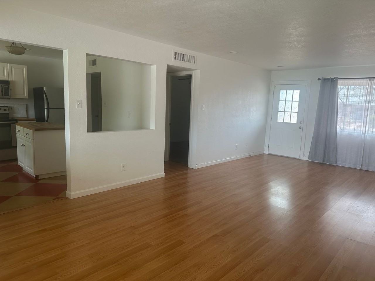 6725 E Sheridan St - Photo 5 of 30