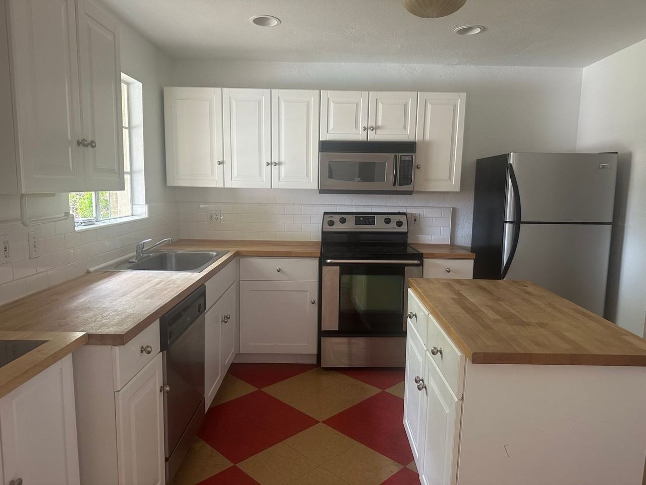 6725 E Sheridan St - Photo 6 of 30